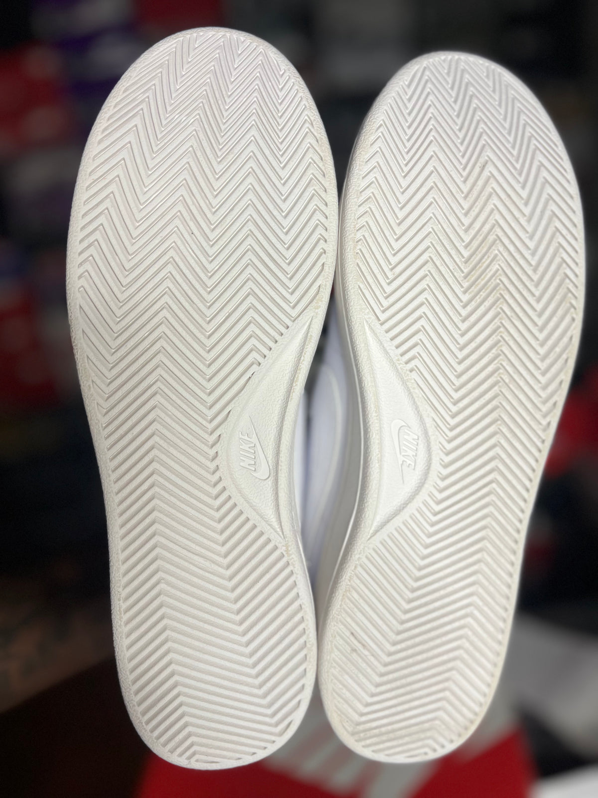 The Nike Women's Court Royale 2 Mid 9.5W *NEW*