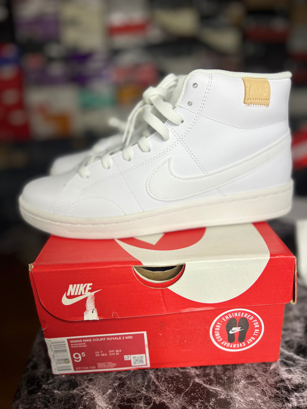 The Nike Women's Court Royale 2 Mid 9.5W *NEW*