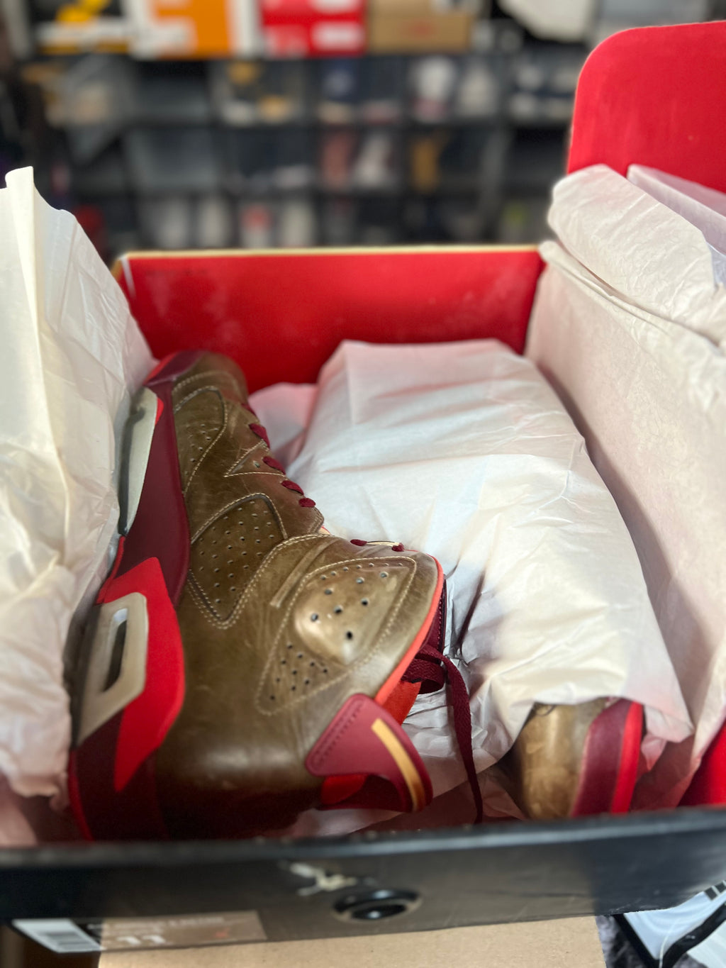Air Jordan Retro 6 'Cigars' (Style Code: 384664-250)*Pre-Loved*