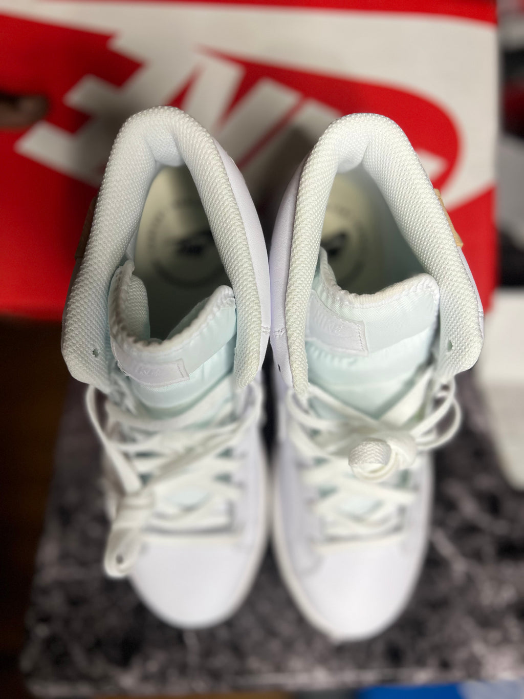The Nike Women's Court Royale 2 Mid 9.5W *NEW*