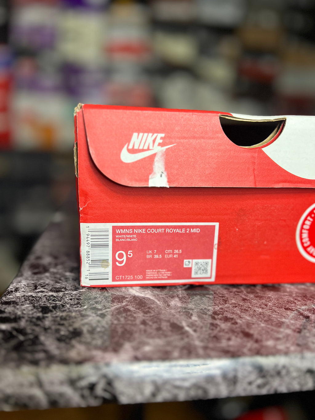 The Nike Women's Court Royale 2 Mid 9.5W *NEW*