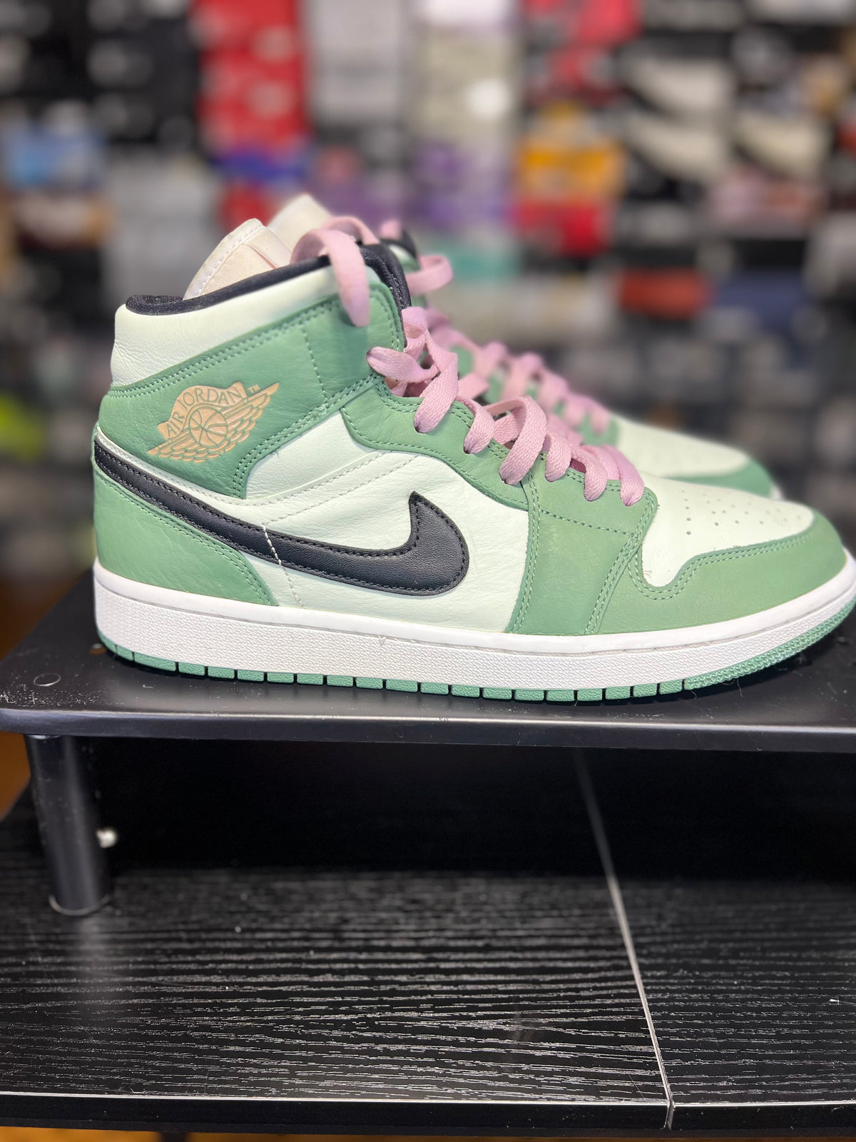Jordan 1 Mid “Dutch Green” (11W) *Pre-Loved*