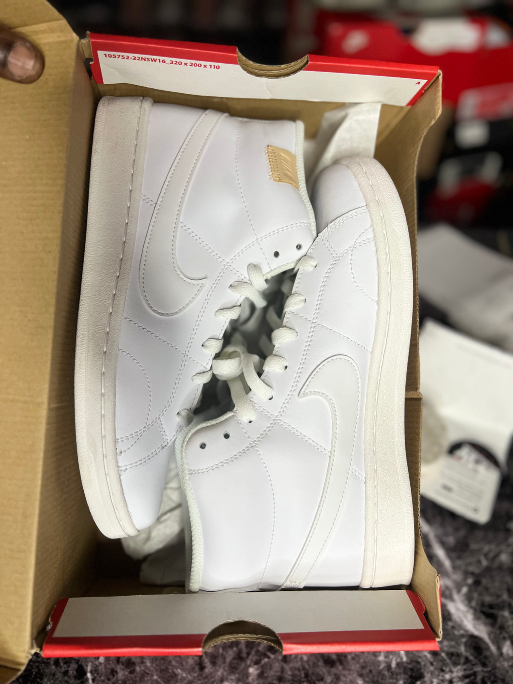 The Nike Women's Court Royale 2 Mid 9.5W *NEW*