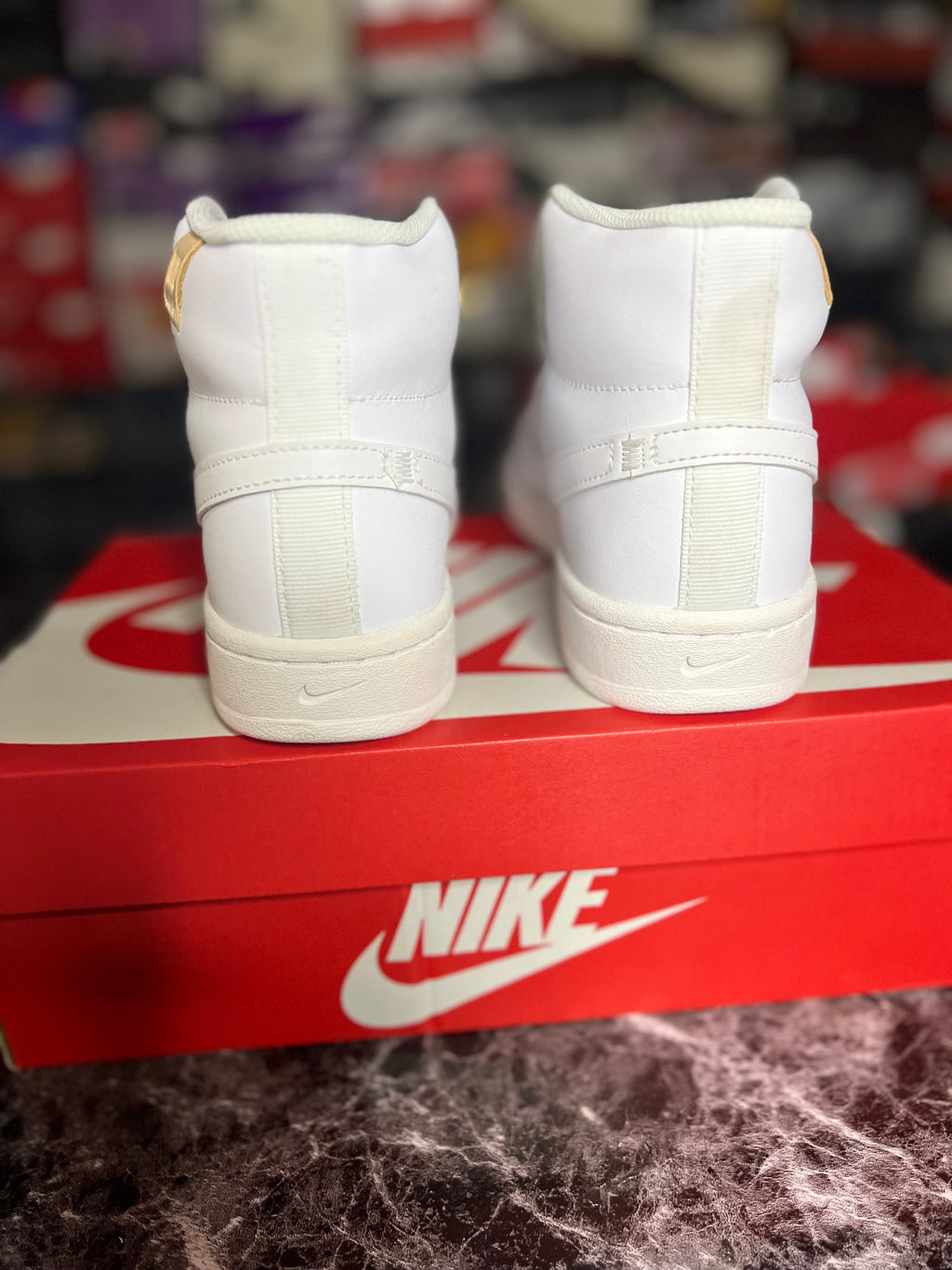 The Nike Women's Court Royale 2 Mid 9.5W *NEW*
