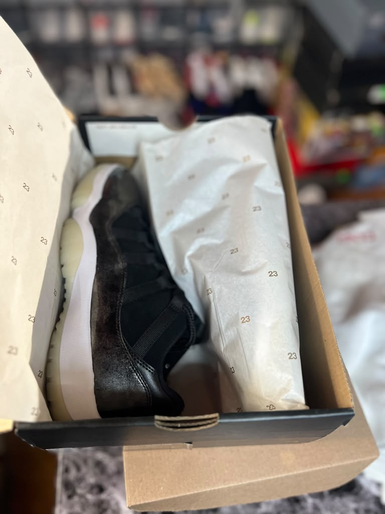 Air Jordan 11 Retro Low "Barons" (Style Code: 528895-010) *PRE-LOVED*