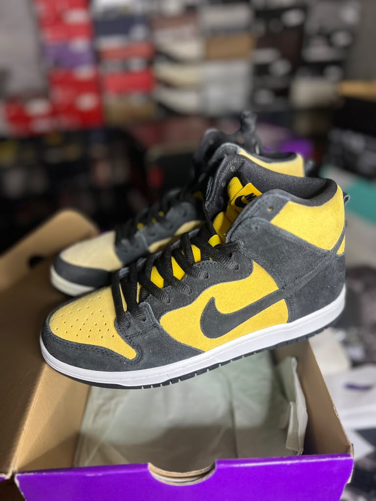 Nike SB Dunk High Pro "Reverse Goldenrod" (Style Code: DB1640-001) *NEW*