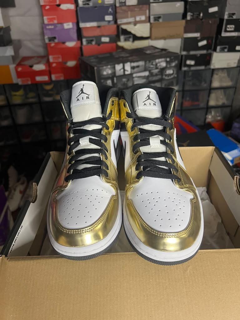 Air Jordan 1 Mid SE "Metallic Gold" (Style Code: DC1419-700) *PRE-LOVED*