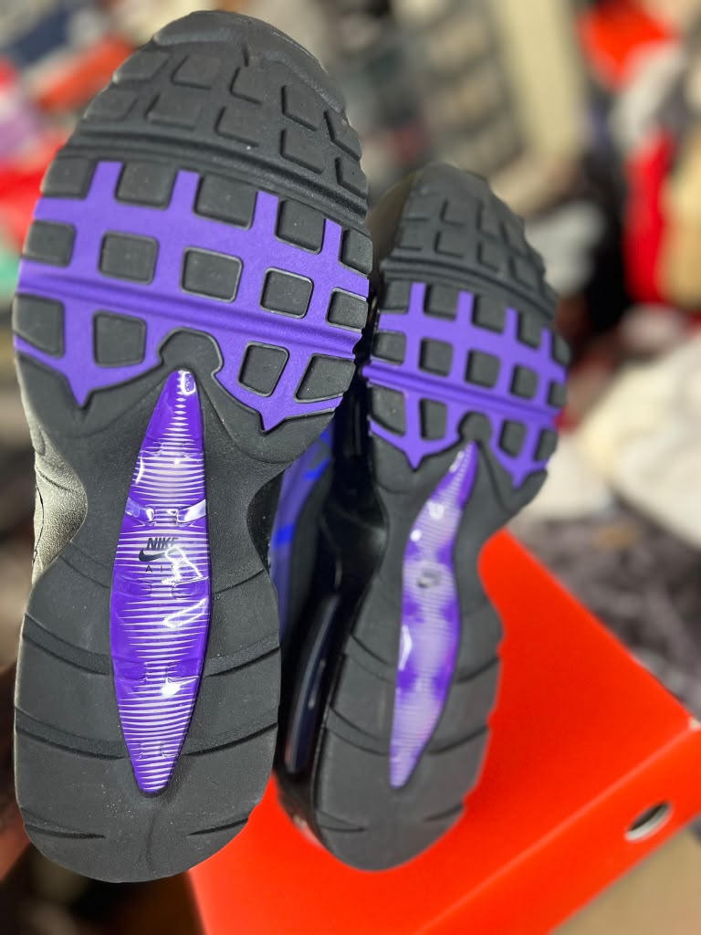 Nike Air Max 95 OG QS "Court Purple / Wild Grape Camo" (Style Code: HQ1973-500) *NEW*