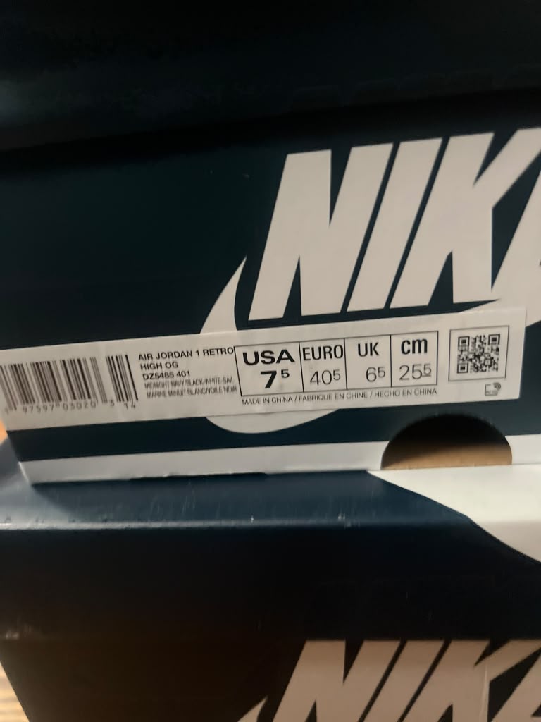 Air Jordan 1 Retro High OG "Midnight Navy" (Style Code: DZ5485-401) *NEW*
