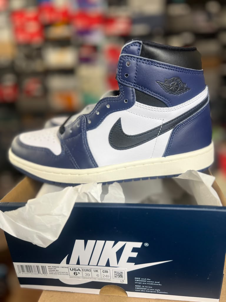 Air Jordan 1 Retro High OG "Midnight Navy" (Style Code: DZ5485-401) *NEW*