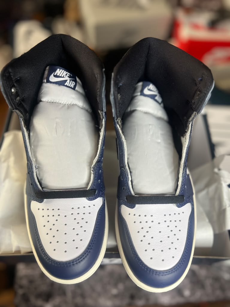 Air Jordan 1 Retro High OG "Midnight Navy" (Style Code: DZ5485-401) *NEW*