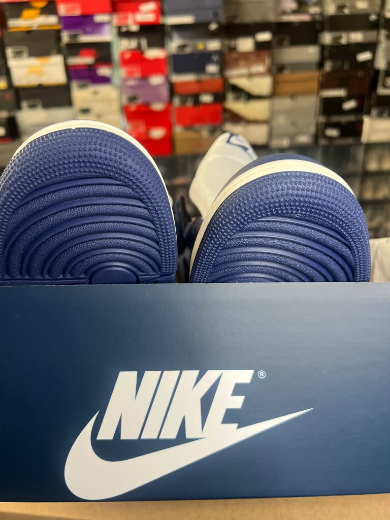 Air Jordan 1 Retro High OG "Midnight Navy" (Style Code: DZ5485-401) *NEW*