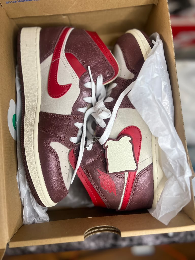 Air Jordan 1 Mid SE (GS) "Bread, Butter &amp; Sole / Buttered Toast" (Style Code: HF3196-100) *NEW*
