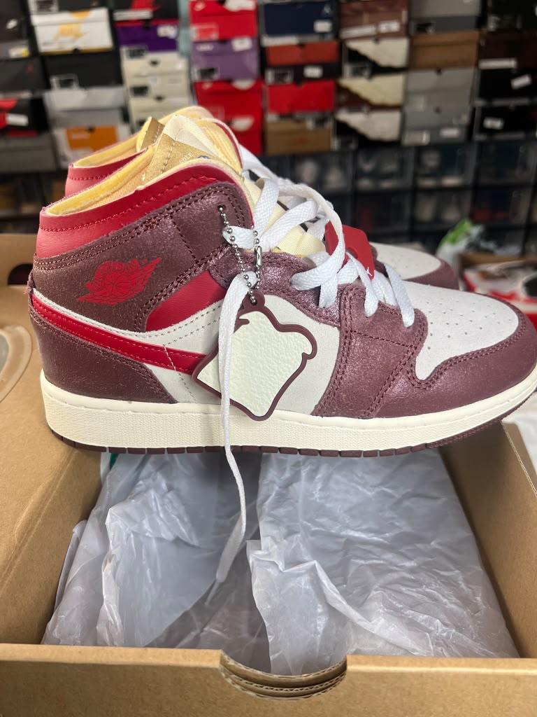 Air Jordan 1 Mid SE (GS) "Bread, Butter &amp; Sole / Buttered Toast" (Style Code: HF3196-100) *NEW*