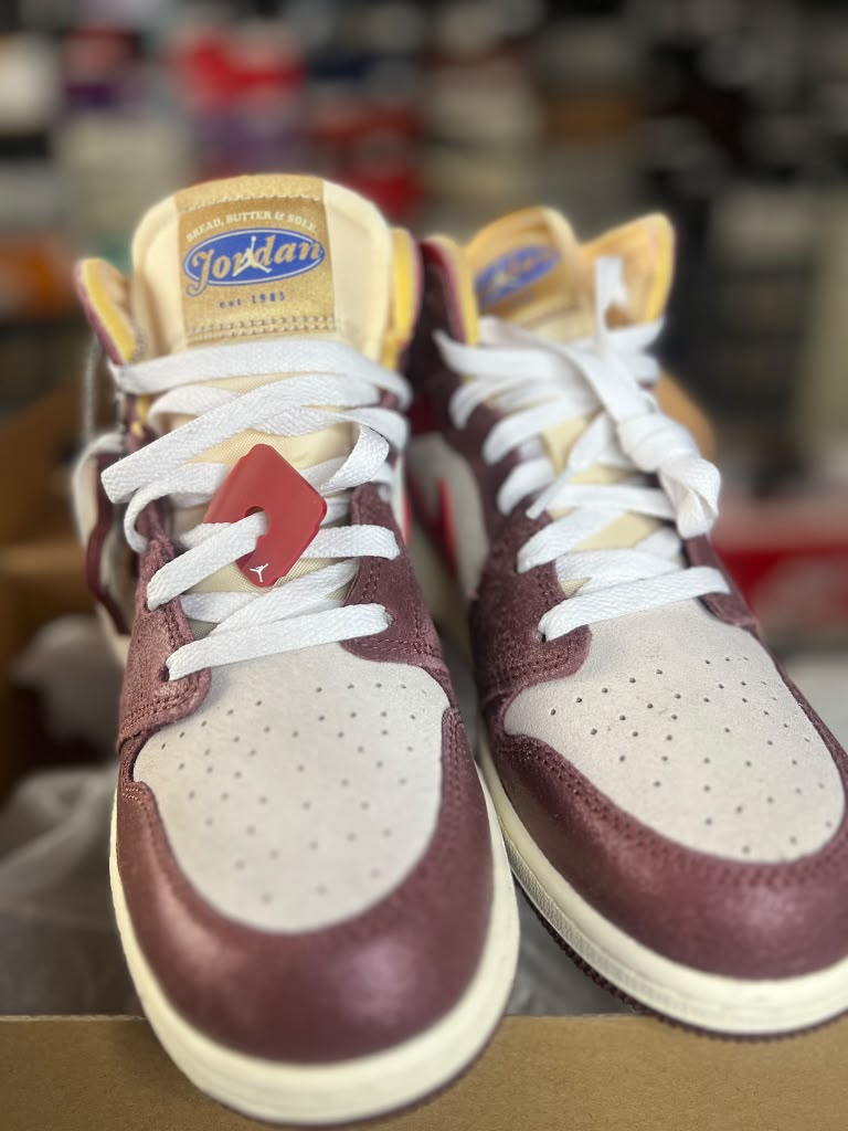 Air Jordan 1 Mid SE (GS) "Bread, Butter &amp; Sole / Buttered Toast" (Style Code: HF3196-100) *NEW*