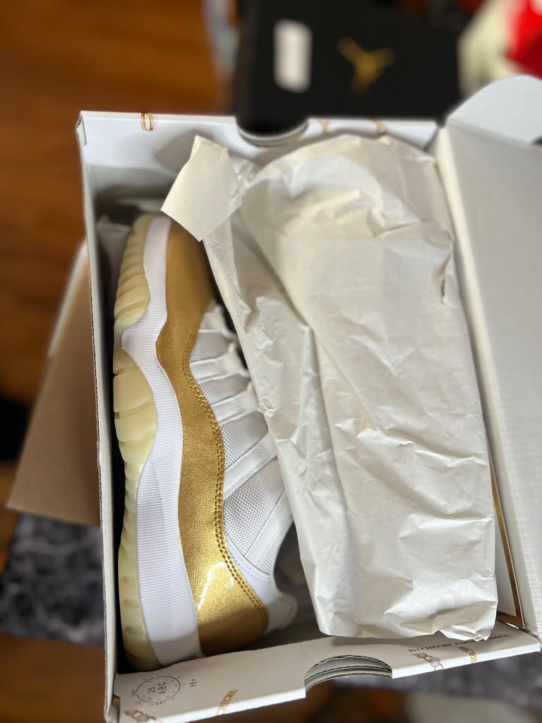 Air Jordan 11 Retro Low "Mother's Day" (Style Code: AH7860-102) *NEW*