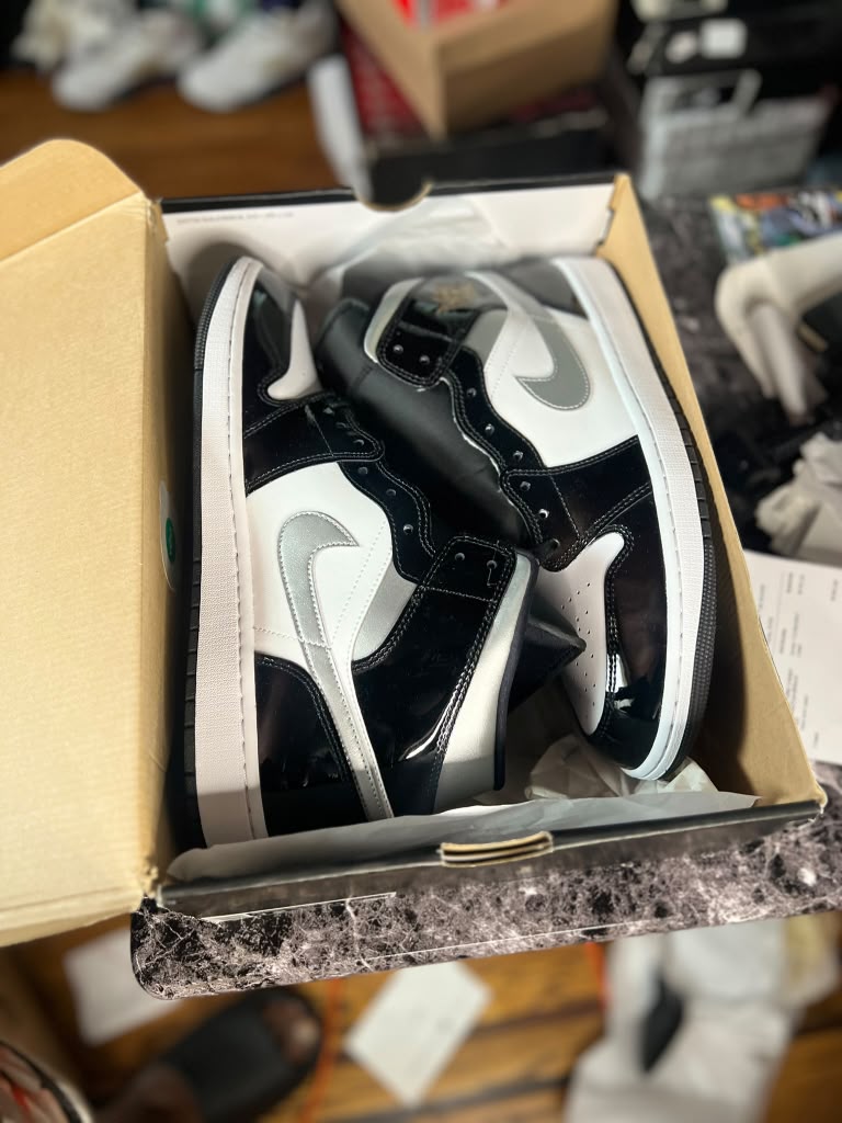Air Jordan 1 Mid SE "Black Patent / Metallic Silver" (Style Code: HV0789-010) *NEW*