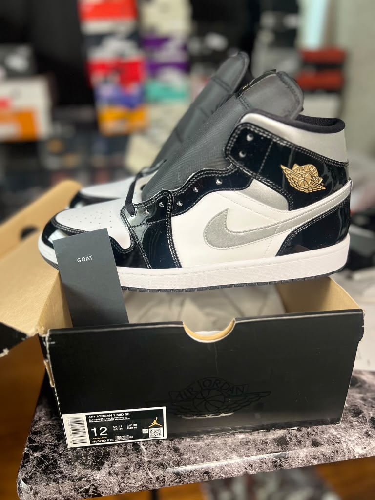 Air Jordan 1 Mid SE "Black Patent / Metallic Silver" (Style Code: HV0789-010) *NEW*