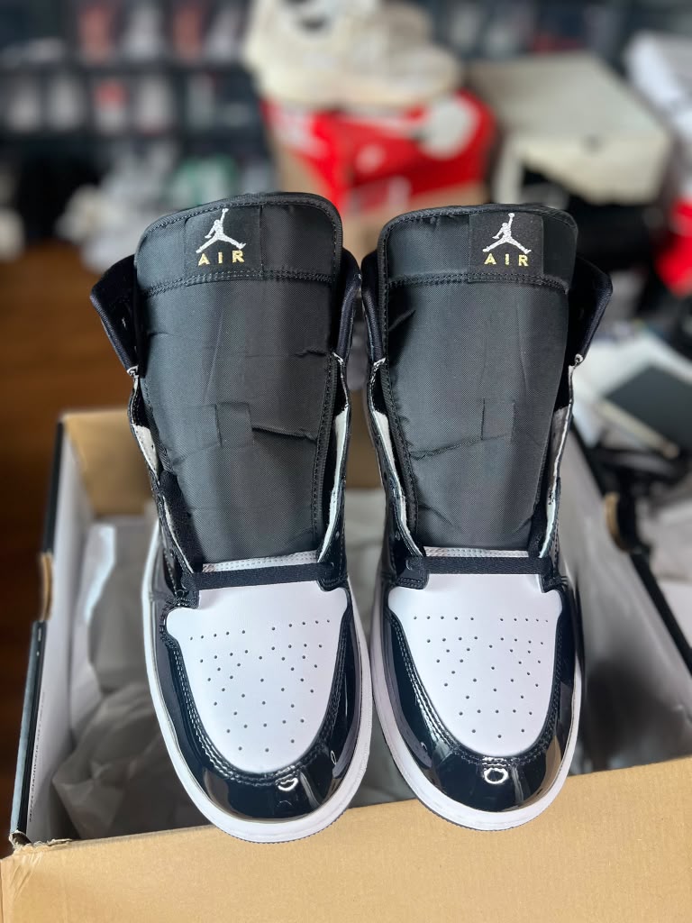 Air Jordan 1 Mid SE "Black Patent / Metallic Silver" (Style Code: HV0789-010) *NEW*