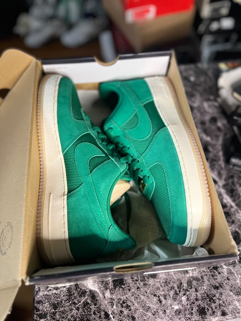Nike Air Force 1 '07 LV8 "Malachite / Pale Ivory" (Style Code: FZ5222-300) *NEW*