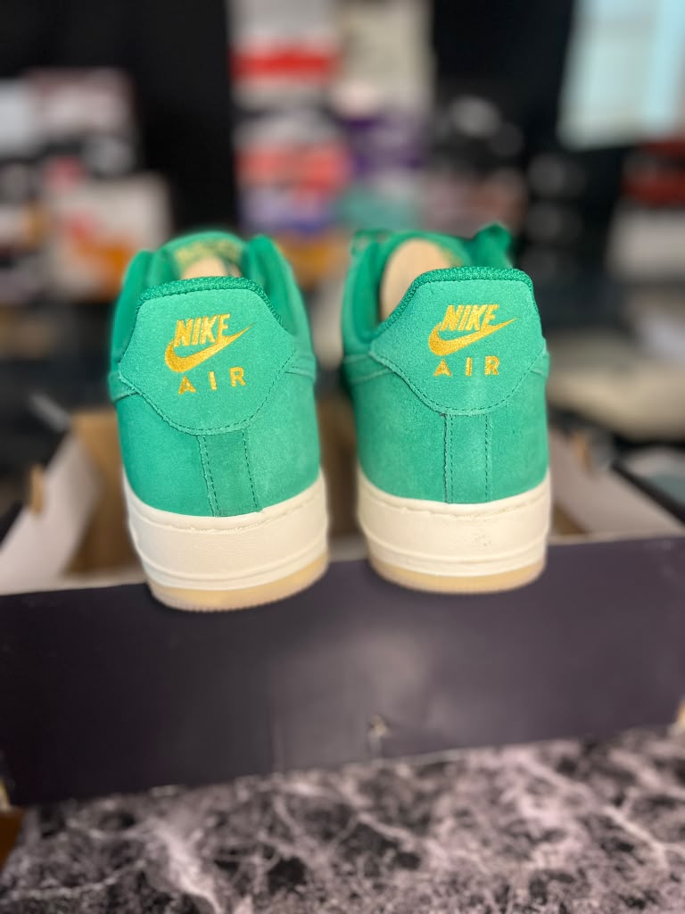 Nike Air Force 1 '07 LV8 "Malachite / Pale Ivory" (Style Code: FZ5222-300) *NEW*
