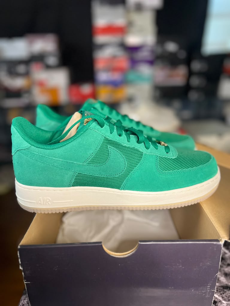 Nike Air Force 1 '07 LV8 "Malachite / Pale Ivory" (Style Code: FZ5222-300) *NEW*