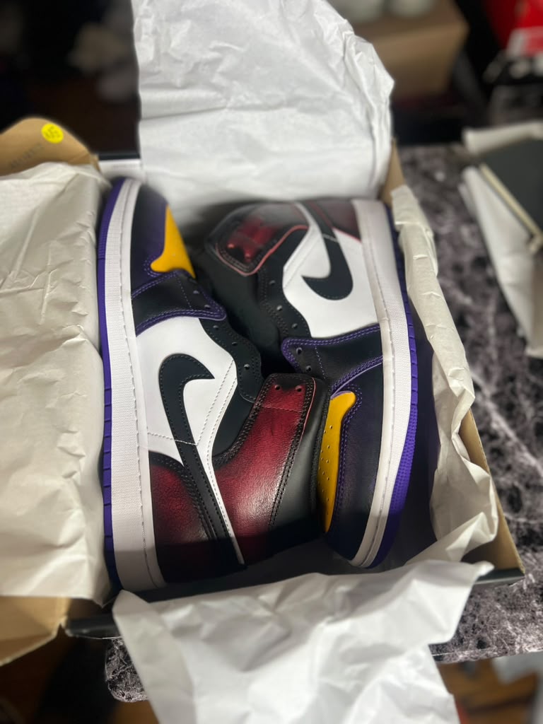 Air Jordan 1 Mid SE "LA to Chicago" (Style Code: IQ9383-611) *NEW*