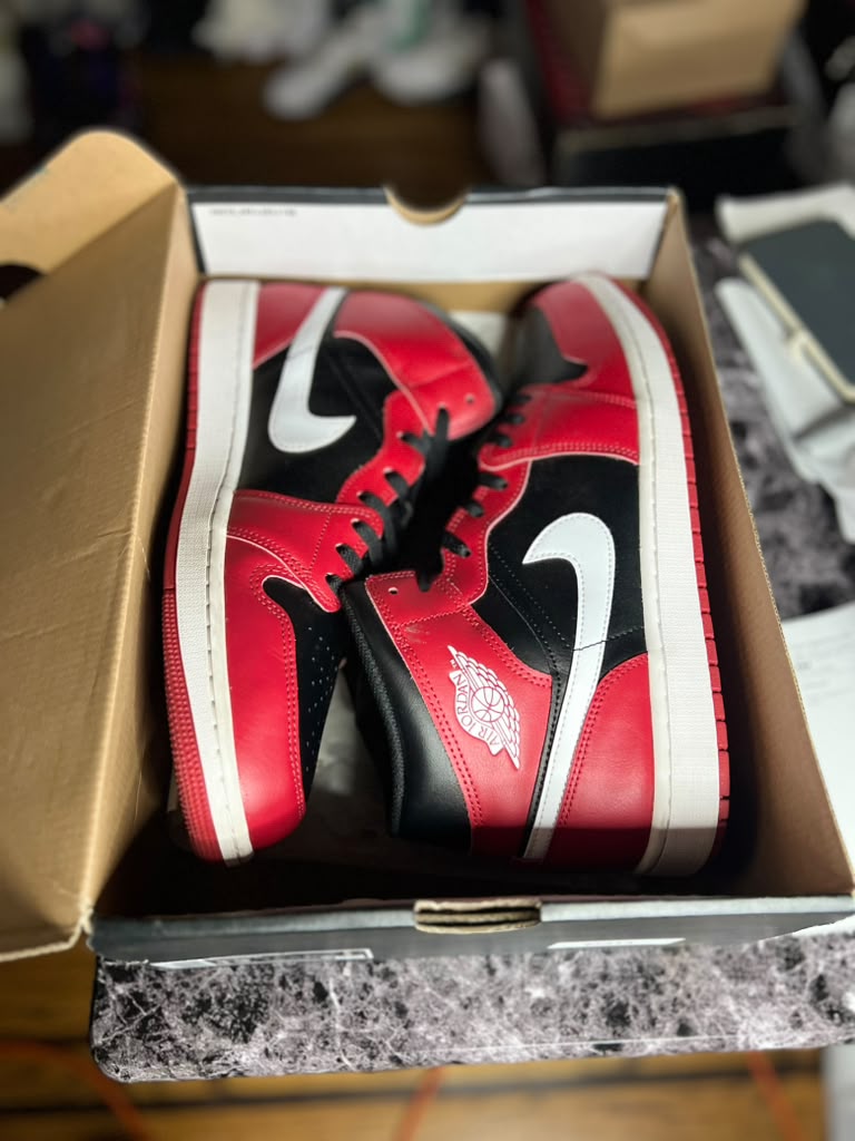 Air Jordan 1 Mid "Gym Red / Black / White" (Style Code: DQ8426-061) *NEW*