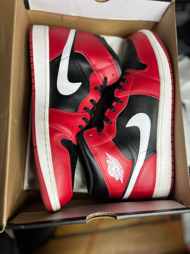 Air Jordan 1 Mid "Gym Red / Black / White" (Style Code: DQ8426-061) *NEW*