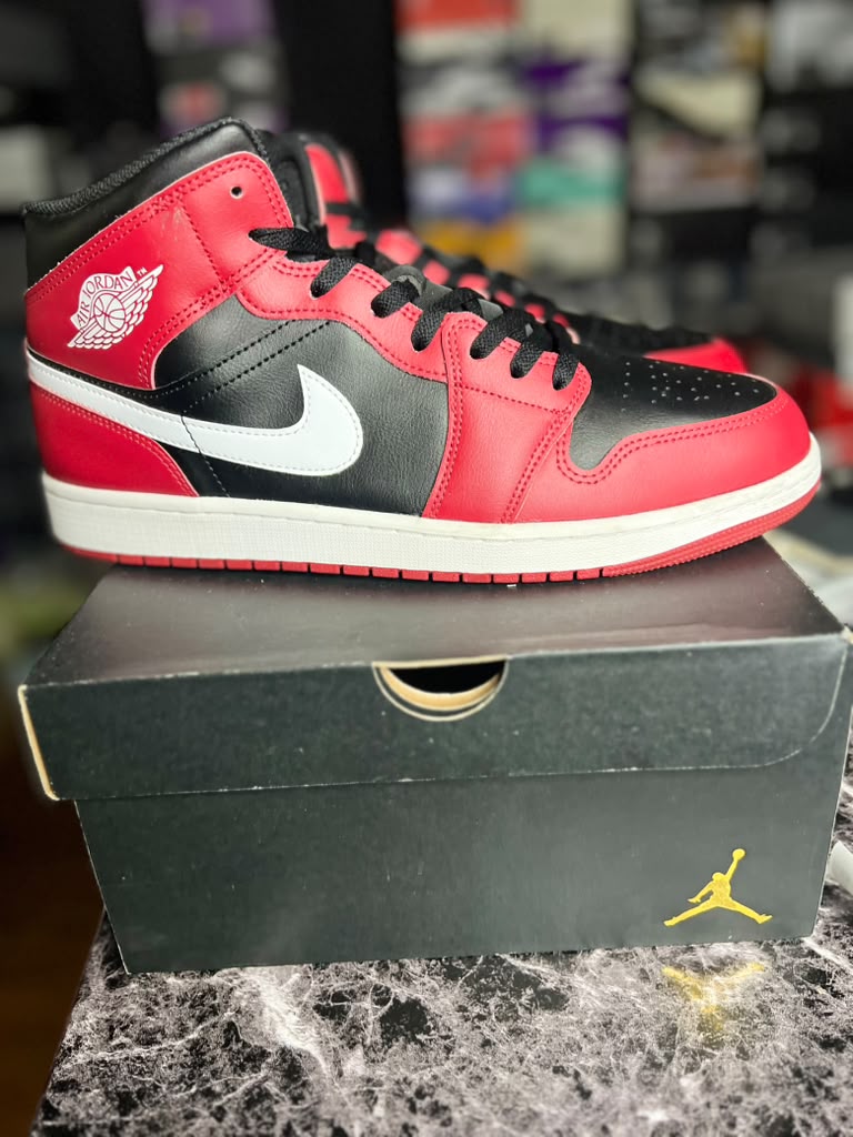 Air Jordan 1 Mid "Gym Red / Black / White" (Style Code: DQ8426-061) *NEW*