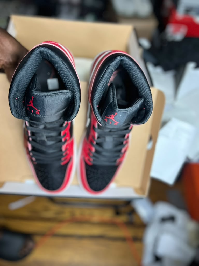 Air Jordan 1 Mid "Gym Red / Black / White" (Style Code: DQ8426-061) *NEW*