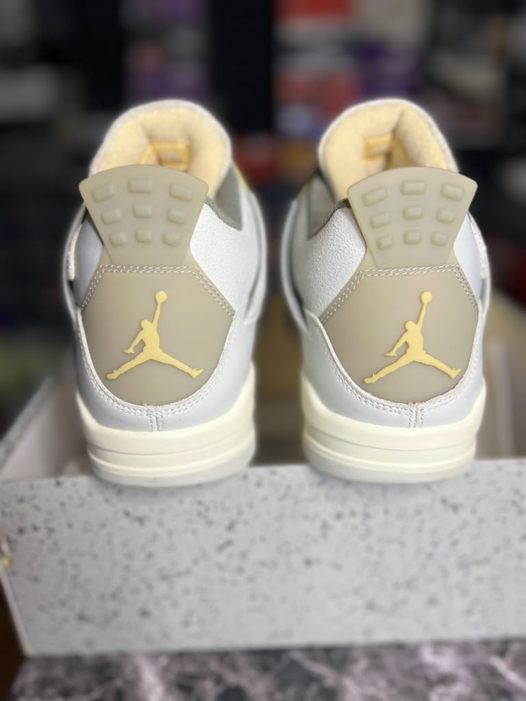 Air Jordan 4 Retro SE Craft "Photon Dust" (Style Code: DV3742-021) *PRE-LOVED*
