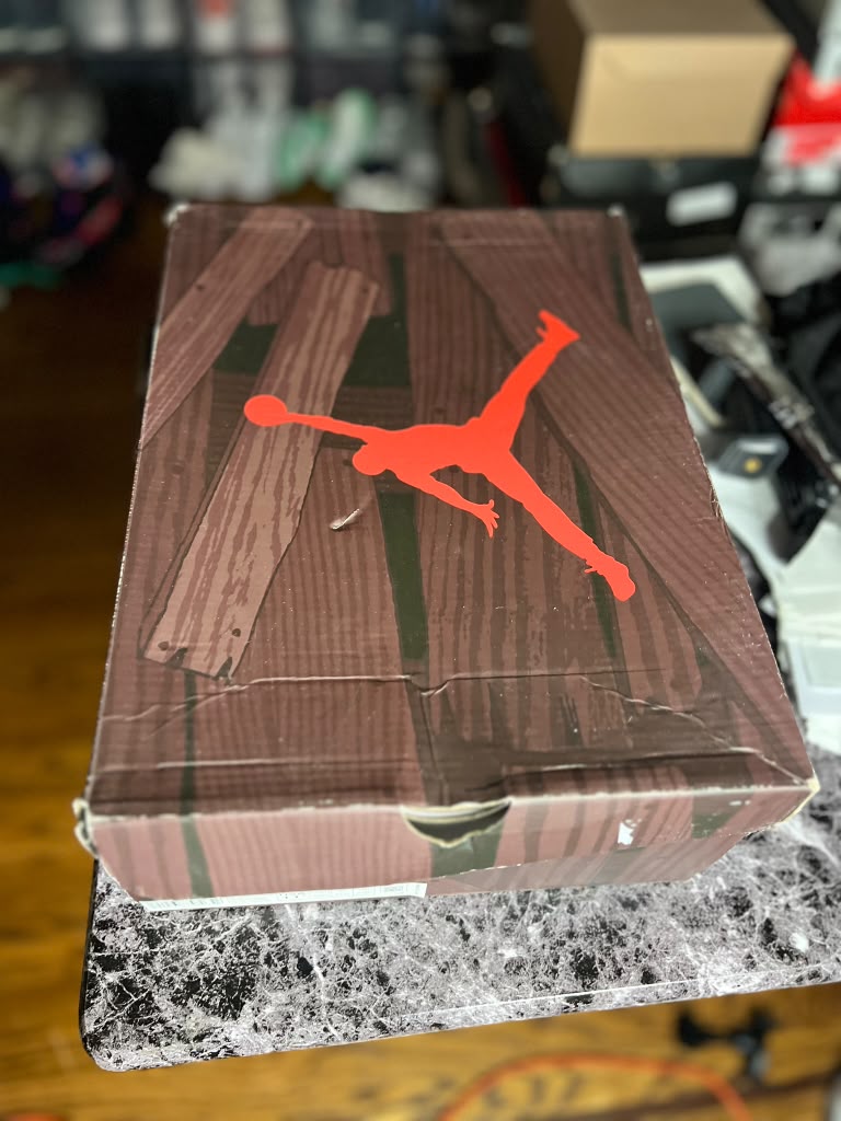 Air Jordan 5 Retro "Raging Bull / Toro Bravo" (Style Code: DD0587-600) *PRE-LOVED*