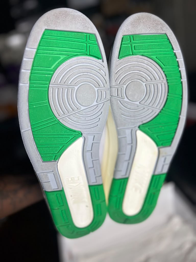 Air Jordan 2 Retro "Lucky Green" (Style Code: DR8884-103) *PRE-LOVED*