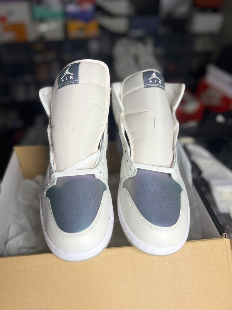 Air Jordan 1 Mid SE "Phantom Iridescent" (Style Code: IH4107-030) *NEW*