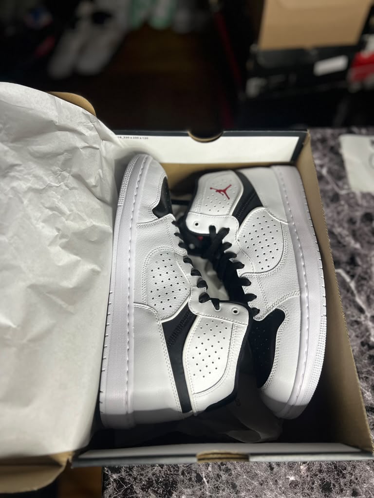 Air Jordan Access "White / Black / Gym Red" (Style Code: AR3762-101) *NEW*